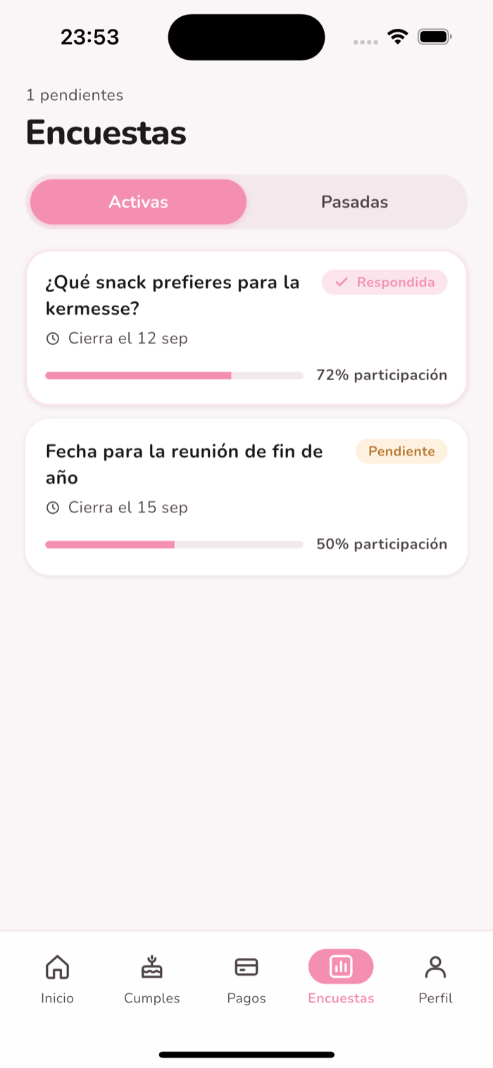 Encuestas activas en la app móvil con barra de participación
